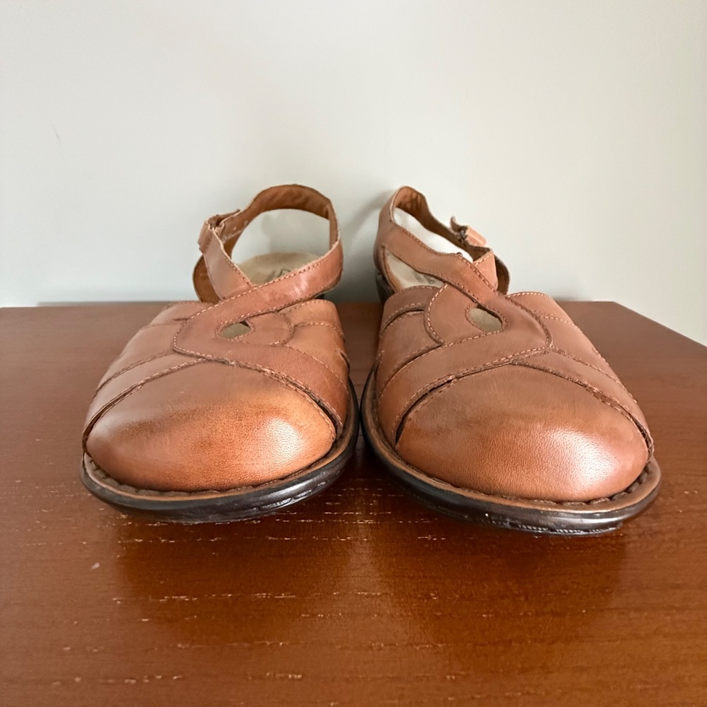 Clarks Bendables Leather Sandals Tan Closed Toe Size 9 - Picture 4 of 13